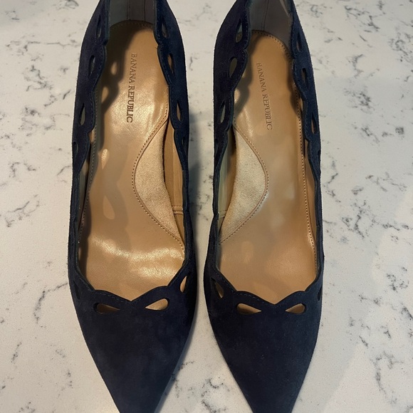 Banana Republic scalloped edge navy blue heel sz 8.5, never worn - Picture 4 of 8